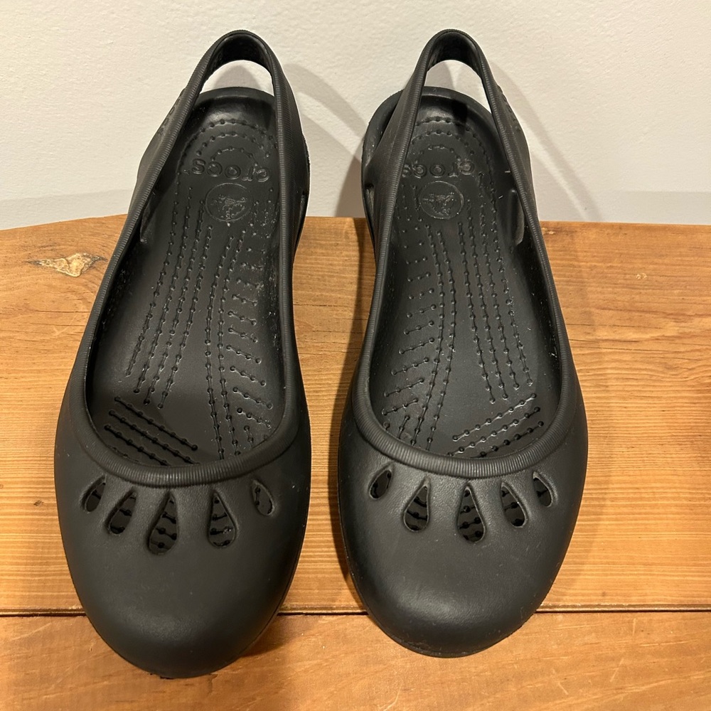 Crocs kadee slingback ballet flats size 8.